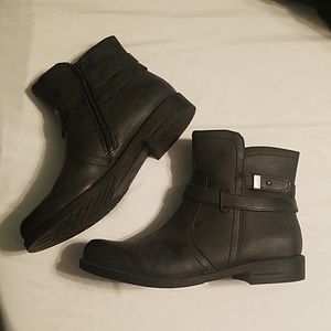 Yuu Brand Ankle Booties